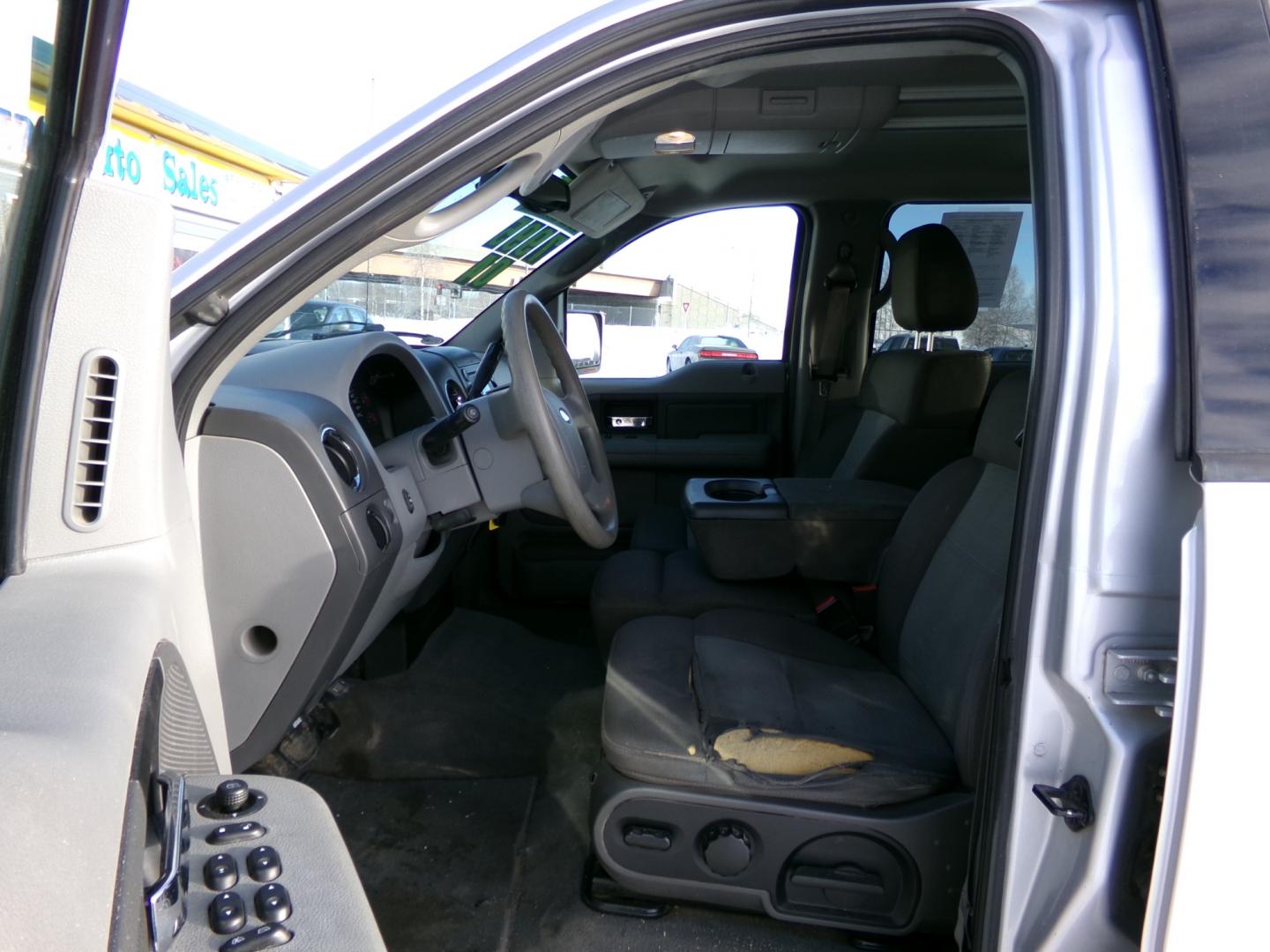 2004 Silver Ford F-150 FX4 SuperCrew 4WD (1FTPW14584K) with an 5.4L V6 SOHC 16V engine, 4-Speed Automatic Overdrive transmission, located at 2630 Philips Field Rd., Fairbanks, AK, 99709, (907) 458-0593, 64.848068, -147.780609 - Photo#4